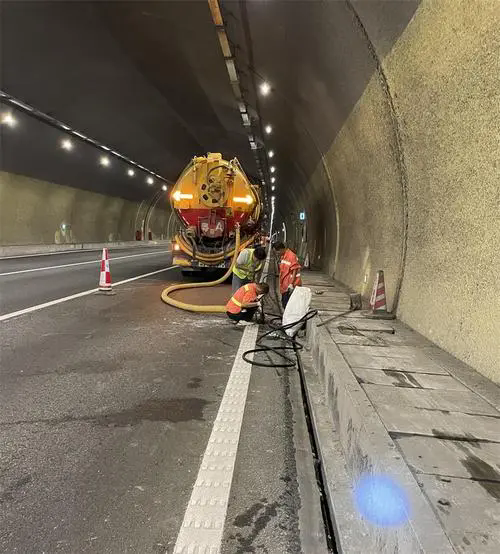 福清隧道排水渠清淤